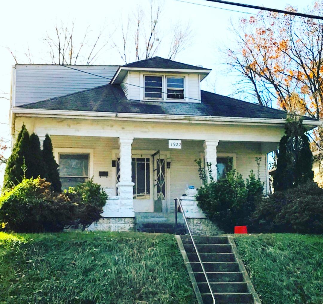 we buy houses in Louisville just like this fixer upper in Clifton!